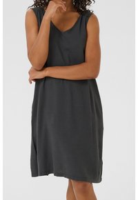 Schwarzes ärmelloses Kleid mit V-Ausschnitt, aus weichem Stoff. Hat einen lockeren Schnitt und seitliche Schlitze für Bewegungsfreiheit.