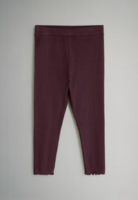 Leggings borgogna a coste con design aderente, vita elasticizzata e dettaglio a scallop in fondo alle caviglie.