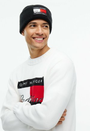 Tommy Hilfiger, TOMMY HILFIGER TH X CADILLAC FORMULA 1® TEAM FLAG LOGO BEANIE - Bonnet - black