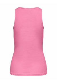 Top sin mangas de canalé rosa con un escote redondo. La tela parece suave y ajustada, enfatizando una textura lisa.