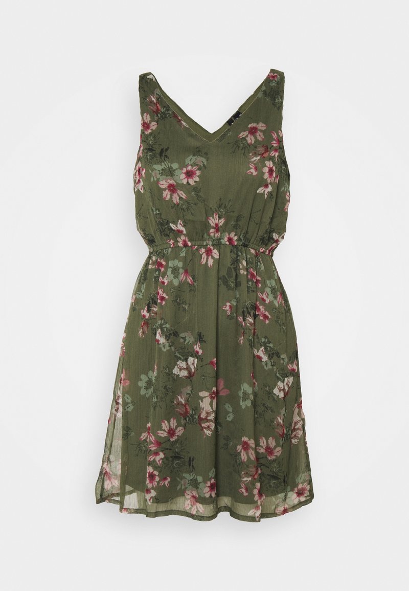 Robe fleurie en vert olive avec un décolleté en V, sans manches, taille élastiquée et une jupe fluide ornée de motifs floraux roses et blancs.