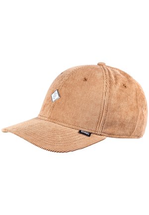Casquette de baseball en velours côtelé beige avec une visière courbée, un patch logo en forme de losange sur le devant et une petite étiquette de marque sur le côté de la visière.