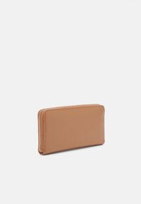 Calvin Klein EMBOSSED LOGO ZIP - Lompakko - lion
