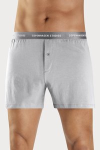 Grå bomull boxershorts med myk elastisk midjebånd med "COPENHAGEN STUDIOS" merking og knappefly. Glatt tekstur og tettsittende design.