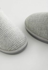 Next REGULAR FIT - CHECKED - Talvesaapad - grey
