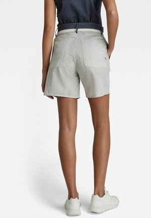 LYNTON PM - Shorts - white dk black jacquard