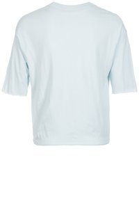 Světle modré oversized tričko s kulatým výstřihem, krátkými rukávy a rovním lemem. Vyrobeno z měkké, hladké bavlněné tkaniny.