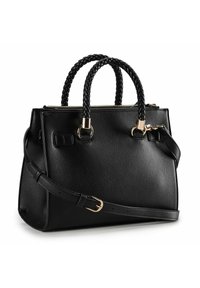 Zwarte handtas van gestructureerd leer met gevlochten handgrepen bovenaan, accenten van goudkleurig metaal en een afneembare schouderriem. Bovenaan sluit met een ritssluiting.