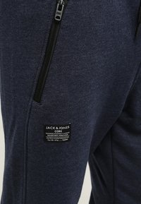 Jack & Jones JJCOPUSH - Jogginghose - dress blues
