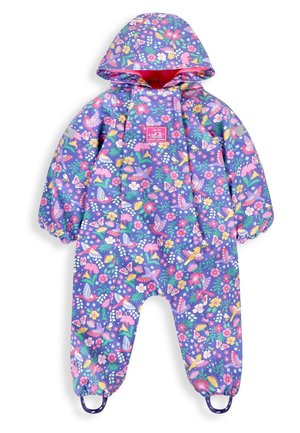 Wasserdichter lila Overall mit Blumen- und Schmetterlingsdruck, mit elastischen Bündchen und einer Kapuze mit leuchtend roter Fütterung.