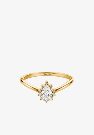 Goldener Ring mit einem birnenförmigen zentralen Diamanten, umgeben von kleinen runden Diamanten auf einem dünnen polierten Band.