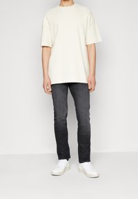 BOSS Slim fit -farkut - black