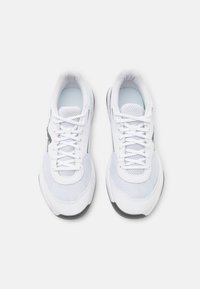 Puma VARION II UNISEX - Boty na házenou - white/shadow gray