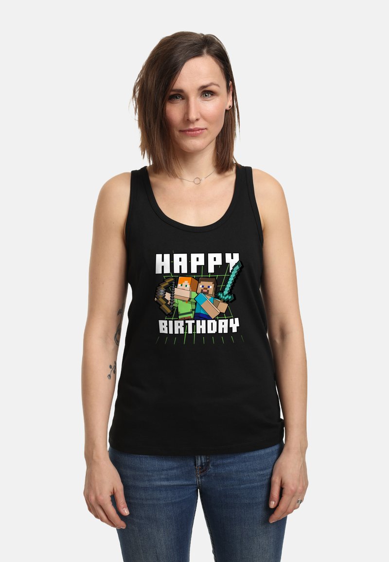 Camiseta sin mangas negra con un colorido texto de "Feliz Cumpleaños" y personajes pixelados sosteniendo espadas y un arco, presentada sobre un fondo simple.
