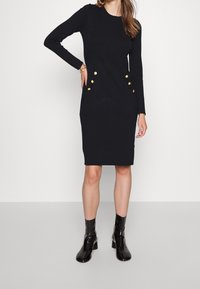 DKNY Stickad klänning - black