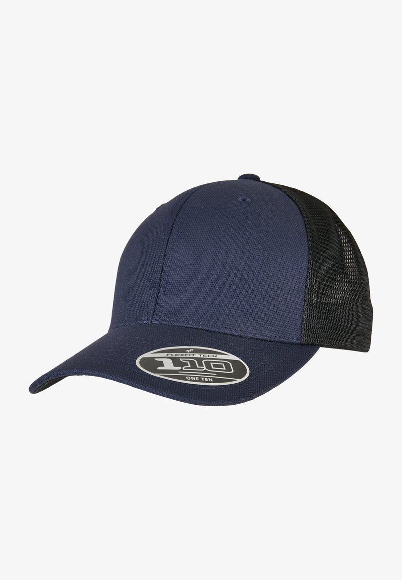 Casquette de baseball bleu marine avec une partie frontale structurée, un dos en filet et une visière incurvée. Dotée d'une étiquette avec la marque "Flexfit Tech 110".