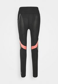 Černé legíny s texturovaným designem, růžovými a šedými akcenty a reflexními prvky. Vysoký pas a přiléhavý střih.