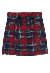 Jupe à carreaux en marine, vert et rouge. Confectionnée en tissu texturé avec un ourlet brut. Présente un motif à carreaux classique cousu avec des accents blancs.