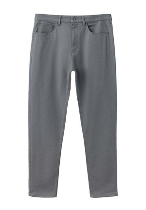 Pantalones grises de pierna recta con bolsillos delanteros, cierre de botones y trabillas para cinturón, mostrados planos sobre un fondo blanco.