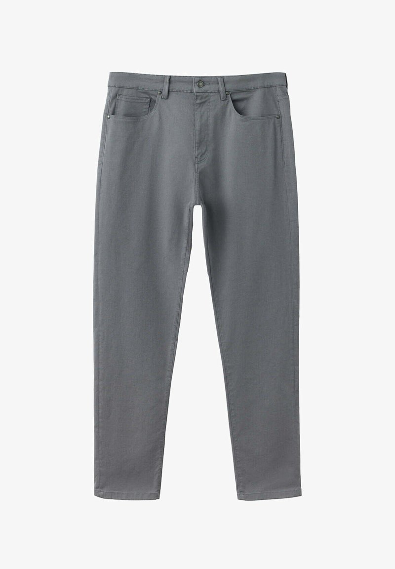 Pantalon gris à jambes droites avec poches avant, fermeture à boutons et passants de ceinture, présenté à plat sur fond blanc.