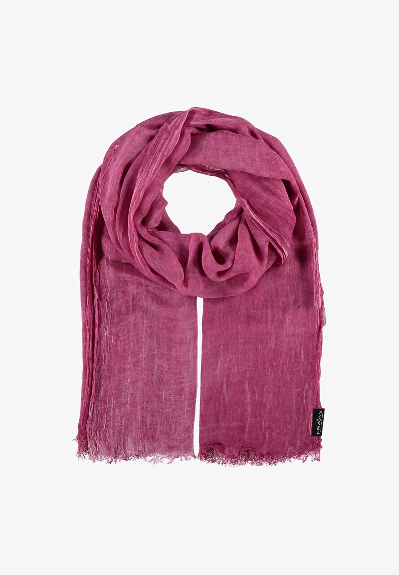 Écharpe rose douce et légère avec des bords frangés, pliée librement en forme circulaire sur un fond blanc.