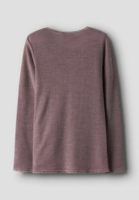 Langsleeve top in gedempt mauve, met fijne textuurpatroon, ronde halslijn en golvende afwerking aan de zoom en de manchetten.