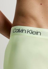Calvin Klein Underwear LOW RISE TRUNK 3 PACK  - Trumpikės - eucalyptus, lime cream, flame