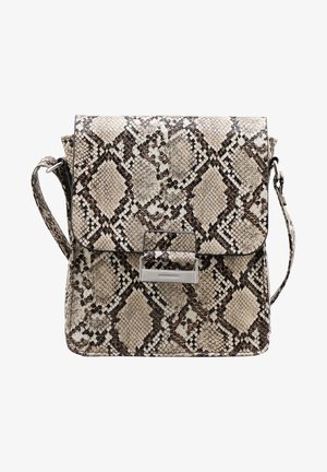 Kleine Umhängetasche mit beigem und braunem Schlangenhautmuster, Klappverschluss und silberner rechteckiger Schnalle.