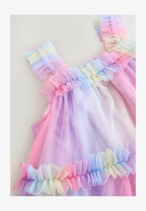 Leciutka, warstwowa sukienka z tiulu w pastelowych odcieniach różu, fioletu i niebieskiego. Posiada falbaniaste ramiączka i falbaniasty dół, co nadaje jej zabawny charakter.