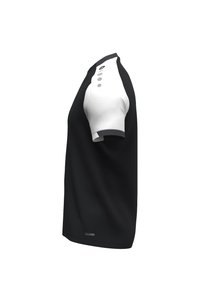 Chemise noire à manches courtes avec un col blanc et une patte de boutonnage à trois boutons. Présente une texture lisse et un design à coupe droite.