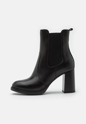 Bottines à talons hauts - black