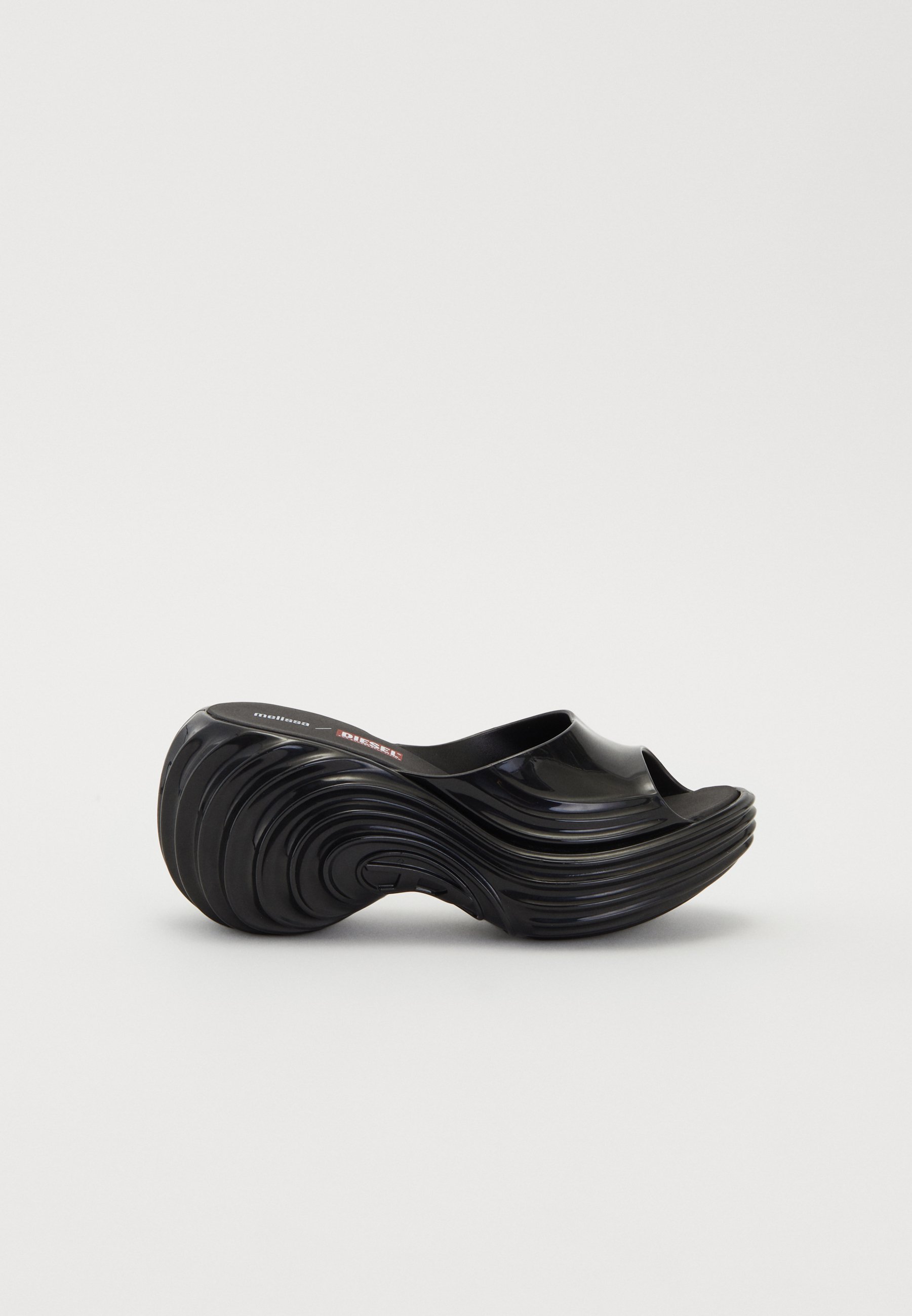 Melissa MELISSA QUANTUM PLATFORM X DIESEL AD. - Klapki