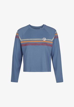 Lichtblauwe lange mouwen crop top met raglanmouwen, voorzien van kleurrijke horizontale strepen in rood, geel en crema over de borst.