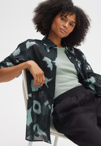OPUS FUMINE - Hemdbluse - emerald