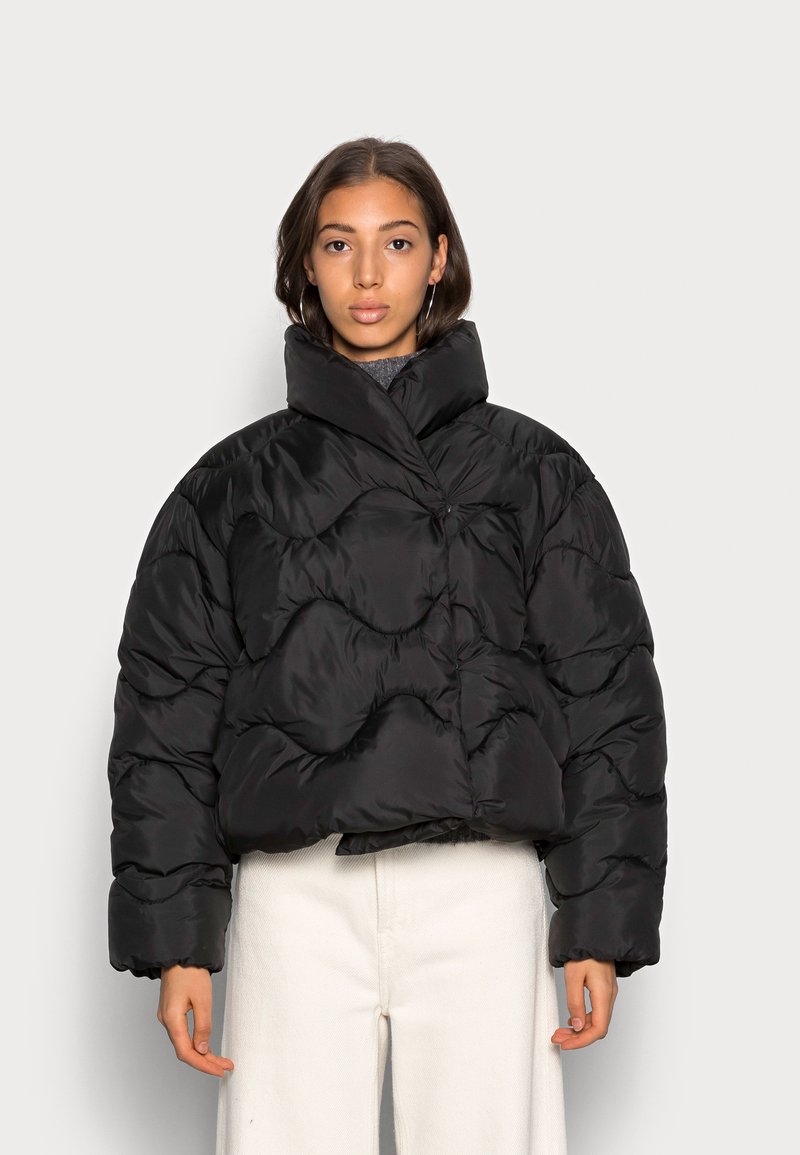 Weekday BRIGHT PUFFER JACKET - Casaco de inverno - black