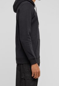 Mister Tee Jersey con capucha - black
