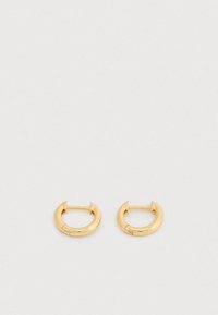 Zlaté kruhové náušnice s hladkým, lesklým povrchom. Majú kruhový tvar s malým otvorom na zatváranie. Jednoduchý dizajn, minimálne zdobenia.