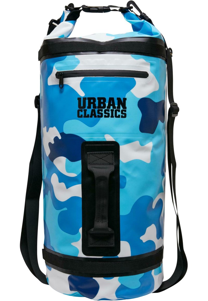 Blå og hvid camouflagemønstret duffelbag med sorte accenter, justerbar rem, top håndtag og en lynlåslomme foran.