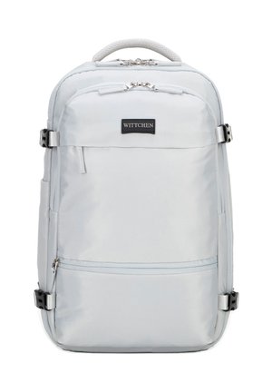 Lichtgrijze rechthoekige rugzak met voorritszakken, zijdelingse compressiebanden, bovenhandvat en "WITTCHEN" logo patch gecentreerd boven de zak.