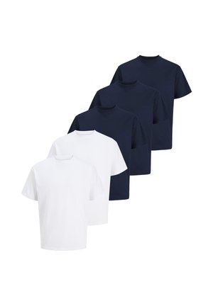 Zes effen T-shirts met ronde hals in een verspringende opstelling, drie witte vooraan en drie donkerblauwe achteraan.