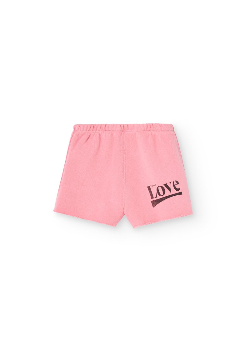 Rosa bomullsshorts med elastisk midjebånd, med et svart grafisk trykk av ordet "Love" på venstre side.