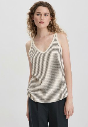 Top in maglia a righe beige con sottili strisce verticali nere, design a scollo a V e vestibilità comoda. Tessuto leggero, senza accessori visibili.