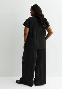 New Look Curves CURVES PLISSÉ WIDE LEG  - Trousers - black