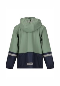 Giacca impermeabile in verde chiaro e blu navy, caratterizzata da un cappuccio, polsi elasticizzati e una striscia riflettente, con un'etichetta del logo sul retro.