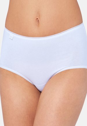 Witte katoenen hipsterondergoed met een gladde textuur, voorzien van een verfijnde picotrand langs de tailleband en een klein merkelabel.