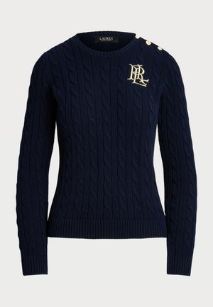 Pull en maille côtelée bleu marine avec un col rond, un ourlet côtelé et des détails en boutons dorés sur l'épaule. Présente un logo brodé.