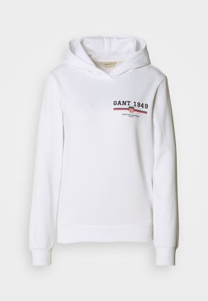Sweatshirt branco feito de tecido macio, com um logo frontal com "GANT 1949" e detalhes em riscas vermelhas/azuis, com mangas longas e capuz com cordão.