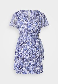 Robe portefeuille à manches courtes en tissu blanc avec imprimé floral bleu. Dotée d'un lien à la taille et d'un dos à trou de serrure. Texture légère.