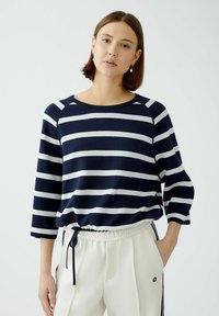 Navy- und weiß gestreifter Pullover mit rundem Ausschnitt und dreiviertel Ärmeln, ausgestattet mit einem elastischen Saum und einem lockeren Schnitt.