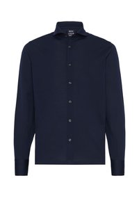 Námořnická košile s dlouhým rukávem vyrobená z hladké tkaniny, s klasickým límcem a předním zapínáním na knoflíky; obsahuje tmavé knoflíky a přiléhavé manžety.